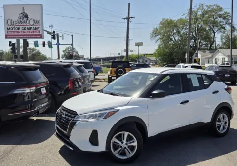 White 2023 Nissan Kicks S for sale in Des Moines, IA