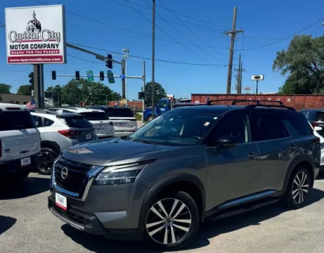 Gray 2023 Nissan Pathfinder Platinum for sale in Des Moines, IA