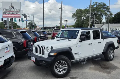 White 2020 Jeep Gladiator Sport S for sale in Des Moines, IA