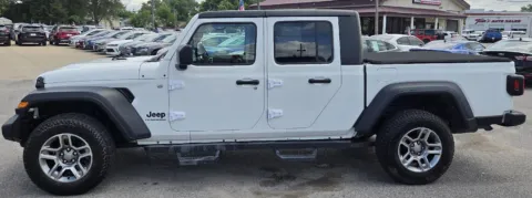 More photos of 2020 Jeep Gladiator Sport S at Capital City Motor Company, IA