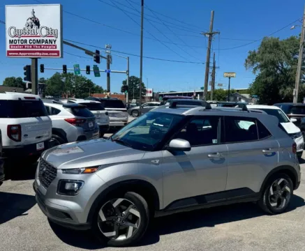 Silver 2024 Hyundai Venue SEL for sale in Des Moines, IA