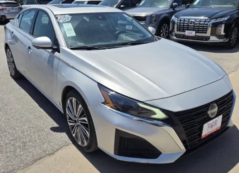Photos of 2023 Nissan Altima 2.5 SL for sale in Des Moines, IA at Capital City Motor Company