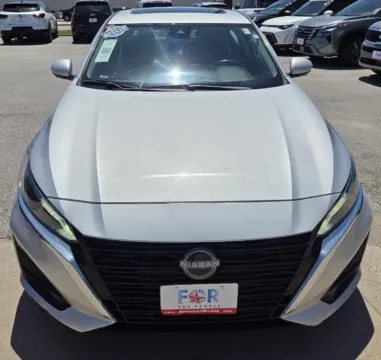 More photos of 2023 Nissan Altima 2.5 SL at Capital City Motor Company, IA
