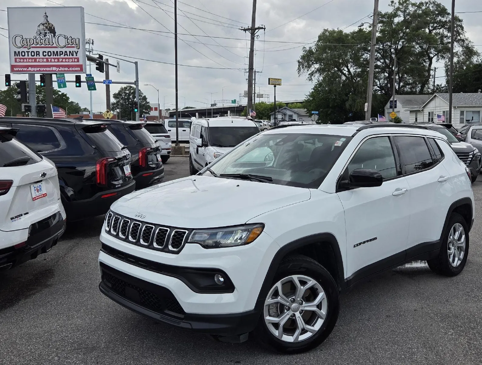 White 2024 Jeep Compass Latitude for sale in Des Moines, IA