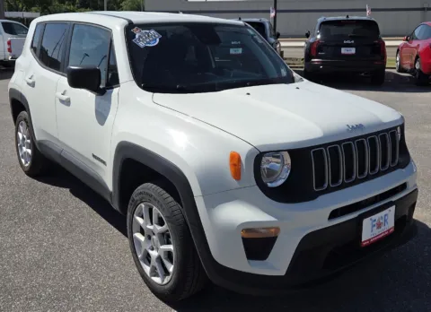 Another view of 2023 JEEP RENEGADE LATITU for sale in Des Moines, IA at Capital City Motor Company