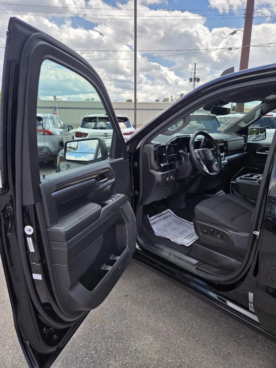 Chevrolet Silverado photo 16