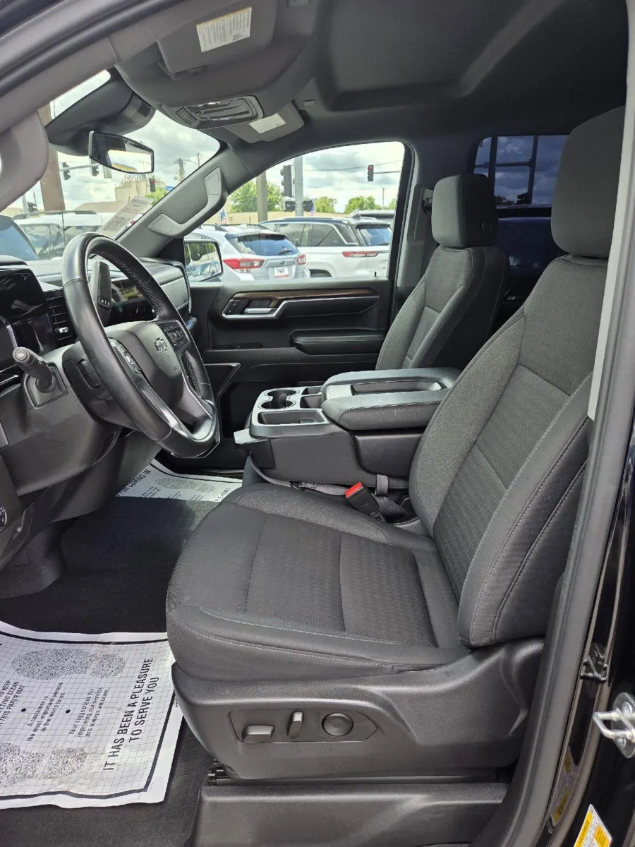 Chevrolet Silverado photo 17