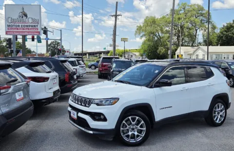 White 2025 Jeep Compass Limited for sale in Des Moines, IA
