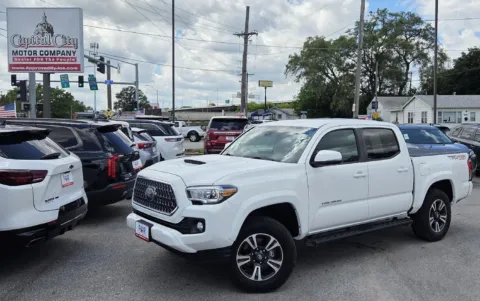 White 2019 TOYOTA TACOMA DBL CAB/ for sale in Des Moines, IA