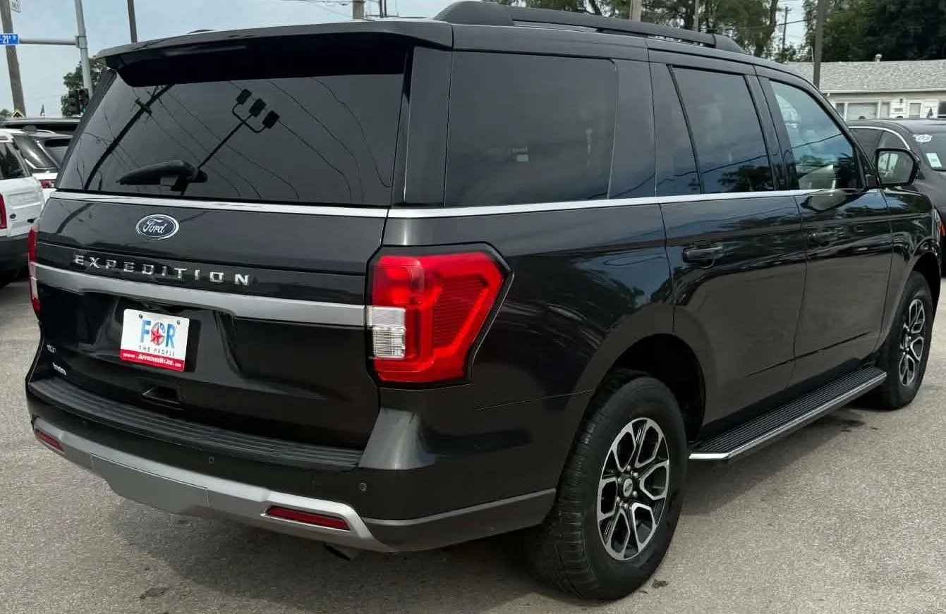 Ford Expedition photo 8