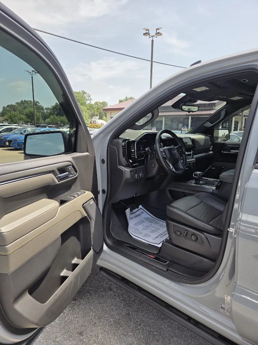Chevrolet Silverado photo 16