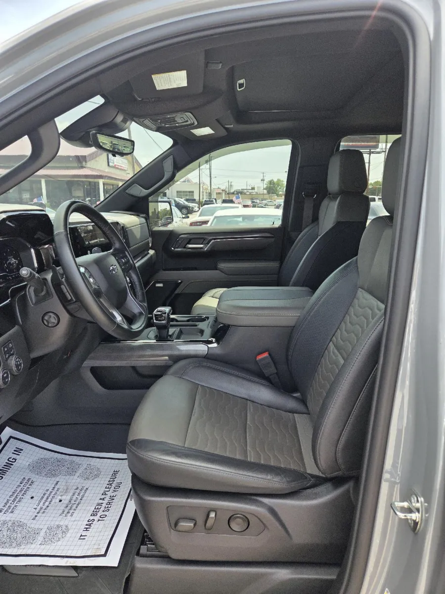 Chevrolet Silverado photo 17