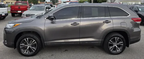 More photos of 2018 Toyota Highlander LE at Capital City Motor Company, IA