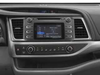 More photos of 2018 Toyota Highlander LE at Capital City Motor Company, IA