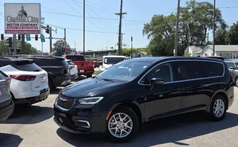 Black 2024 Chrysler Pacifica Touring L for sale in Des Moines, IA