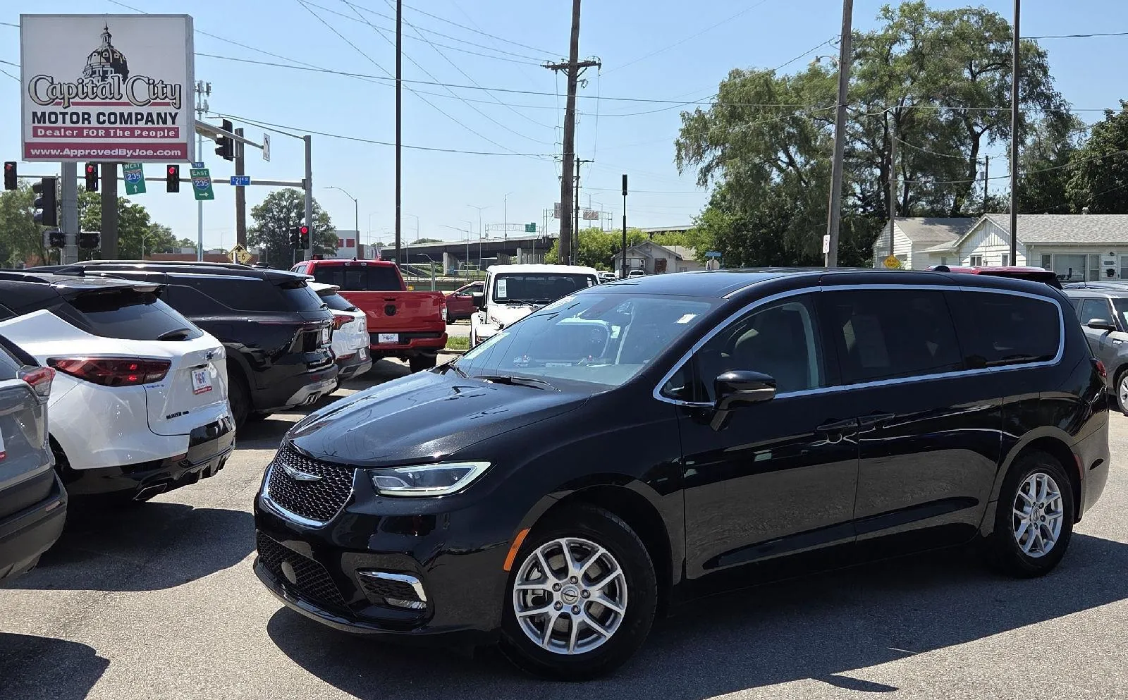 Black 2024 Chrysler Pacifica Touring L for sale in Des Moines, IA