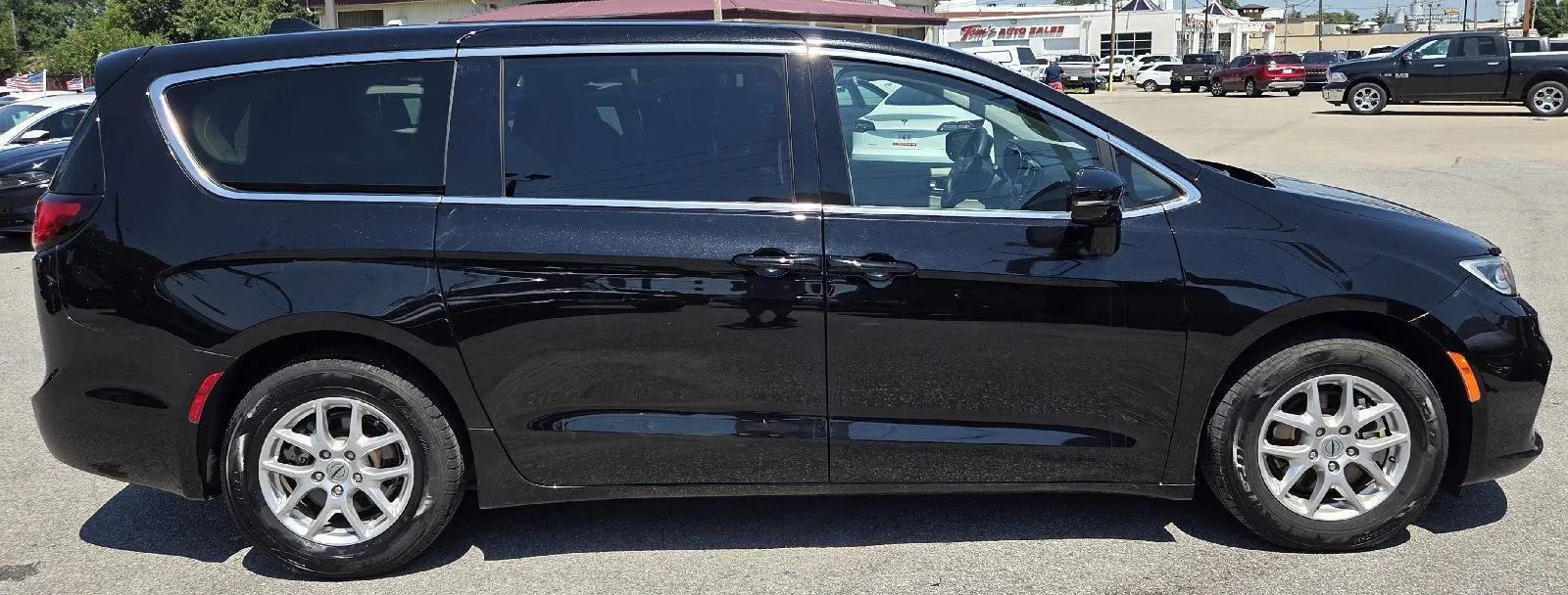 Chrysler Pacifica photo 8