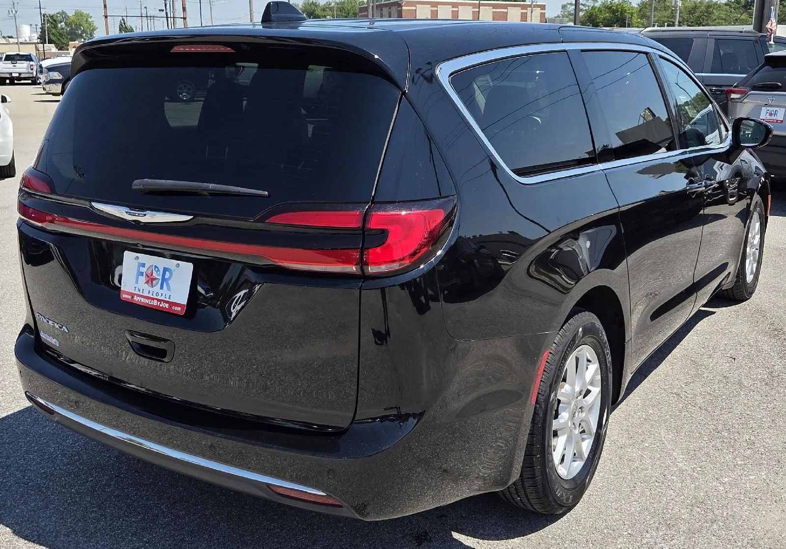 Chrysler Pacifica photo 10