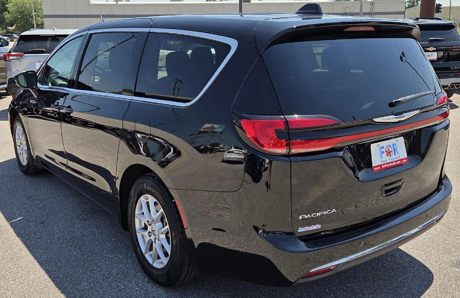 Chrysler Pacifica photo 11
