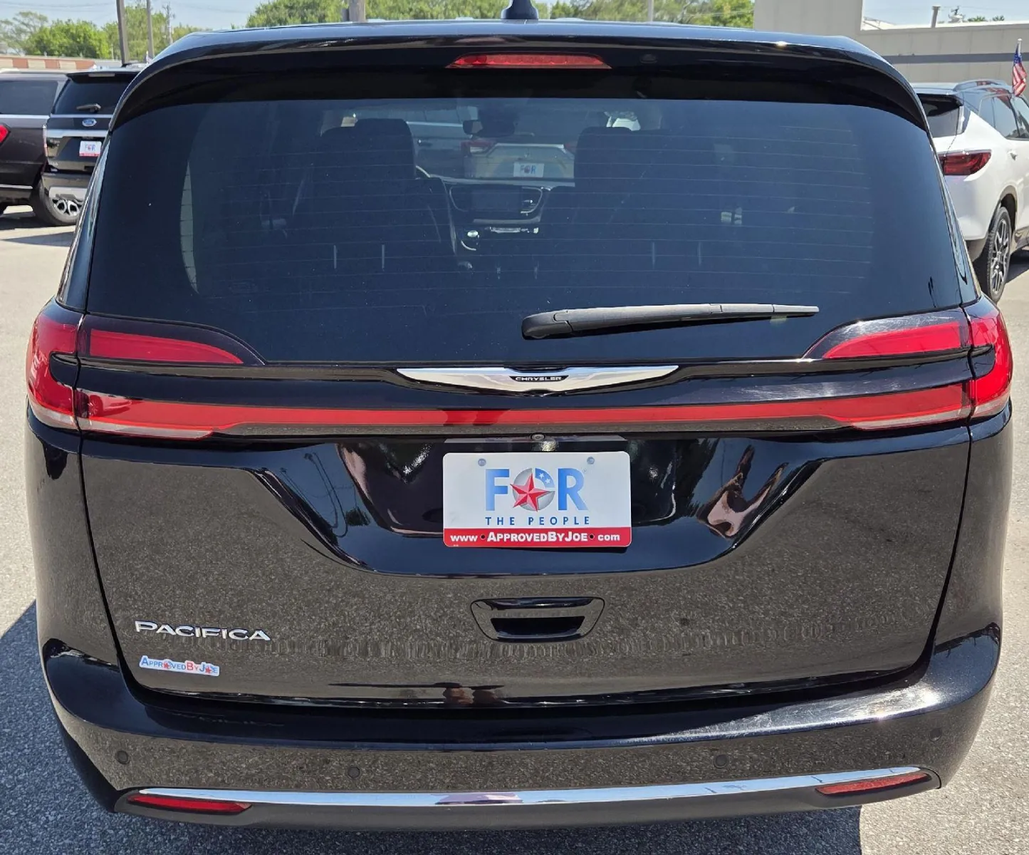 Chrysler Pacifica photo 13
