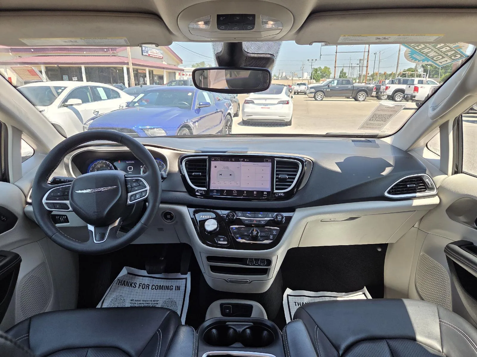 Chrysler Pacifica photo 24