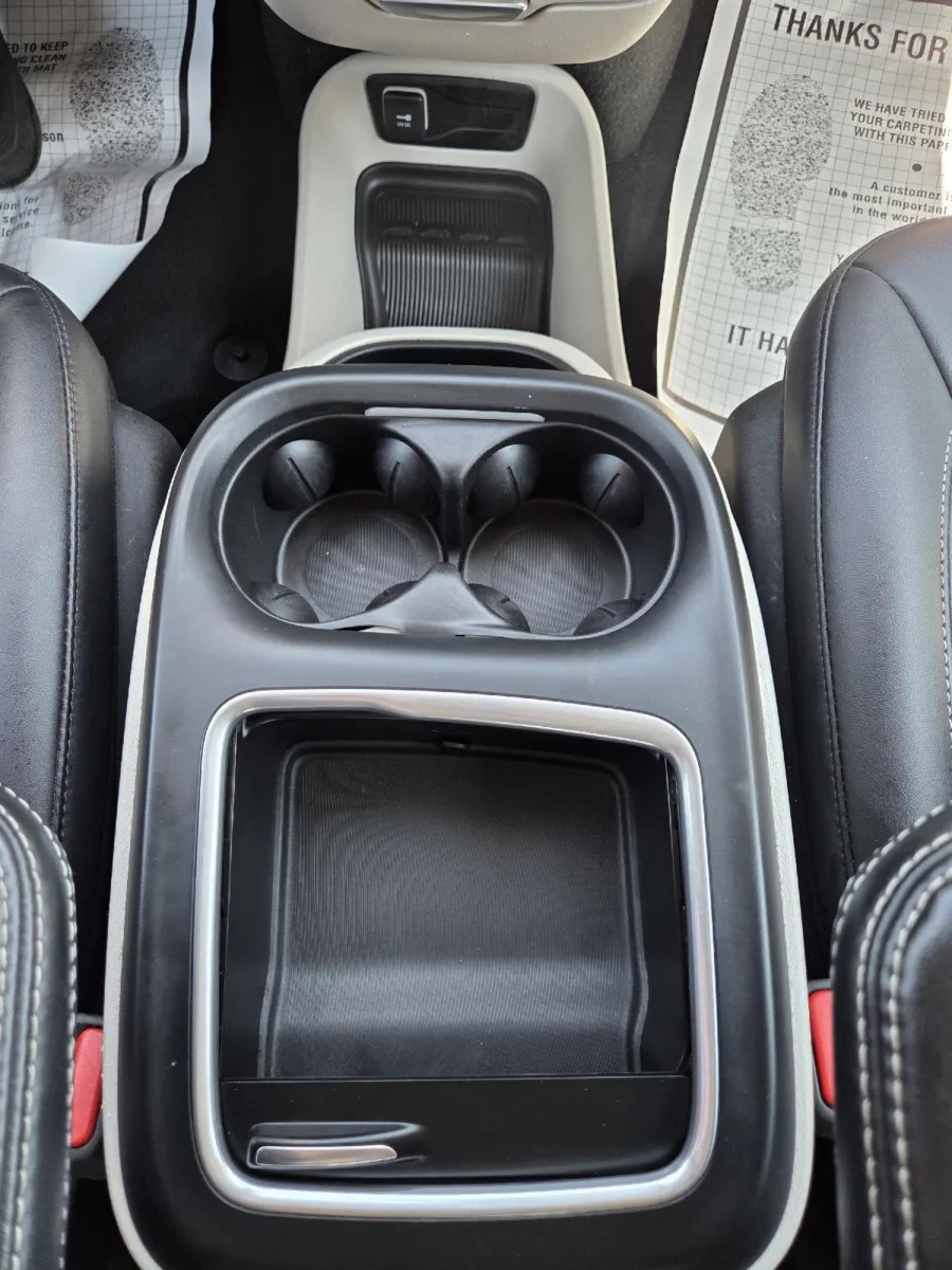 Chrysler Pacifica photo 29