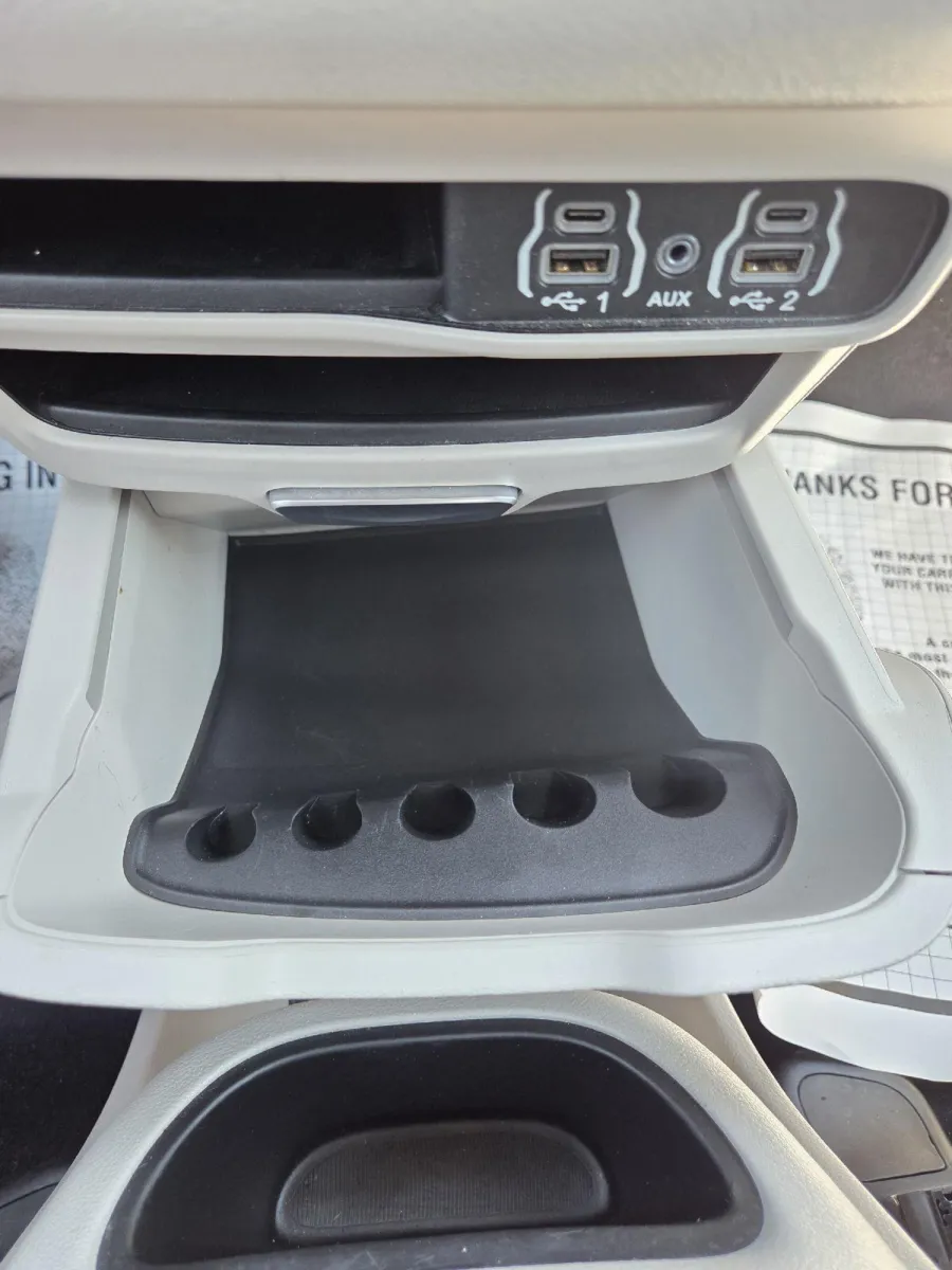 Chrysler Pacifica photo 30