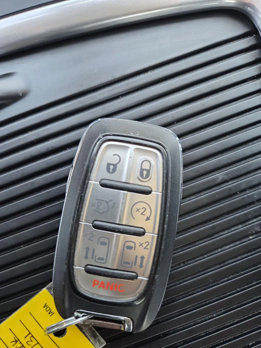 Chrysler Pacifica photo 31