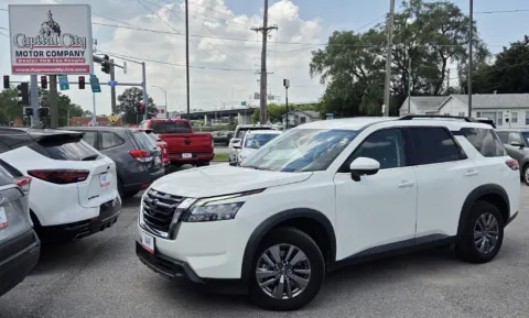 White 2025 Nissan Pathfinder SV for sale in Des Moines, IA
