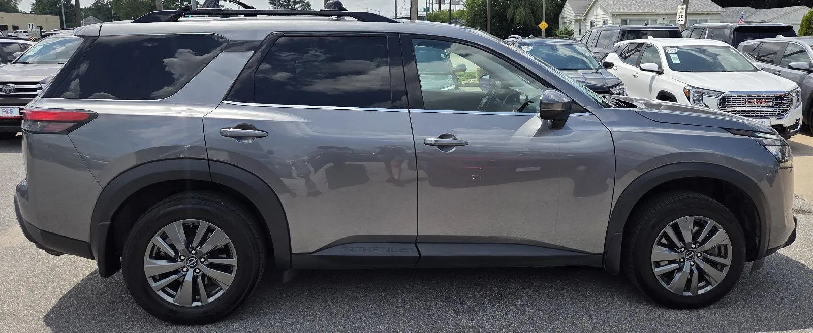 Nissan Pathfinder photo 8
