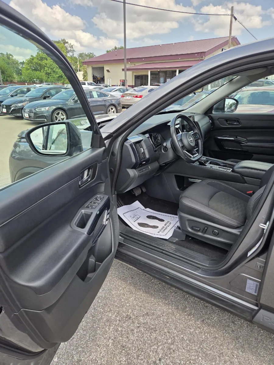 Nissan Pathfinder photo 17