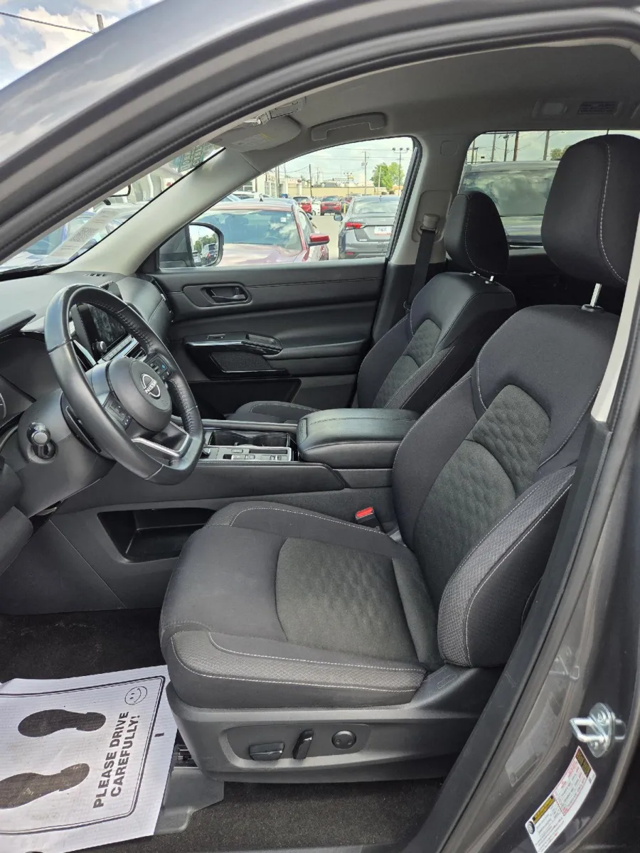 Nissan Pathfinder photo 18