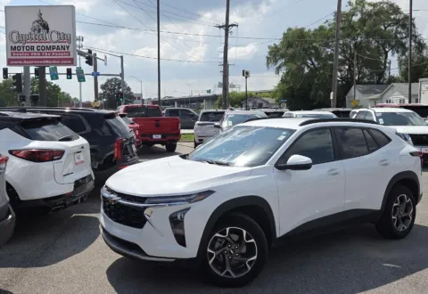 White 2025 Chevrolet Trax LT for sale in Des Moines, IA