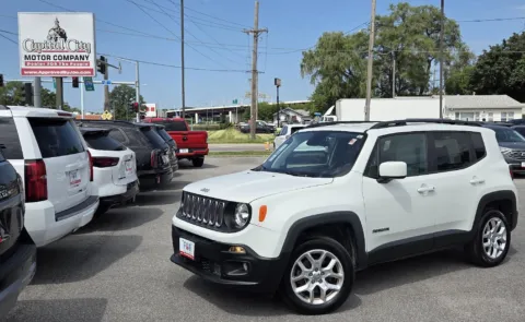 White 2018 Jeep Renegade Latitude for sale in Des Moines, IA