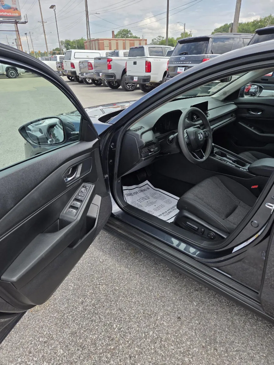 Honda Accord photo 12