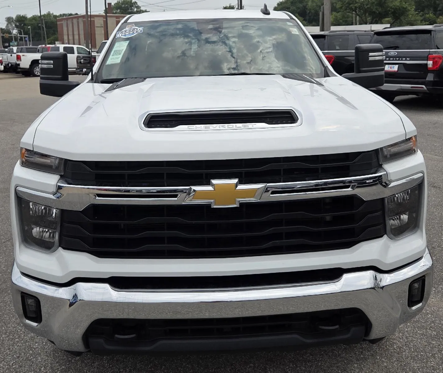 Chevrolet Silverado photo 3