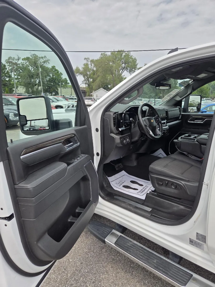 Chevrolet Silverado photo 11