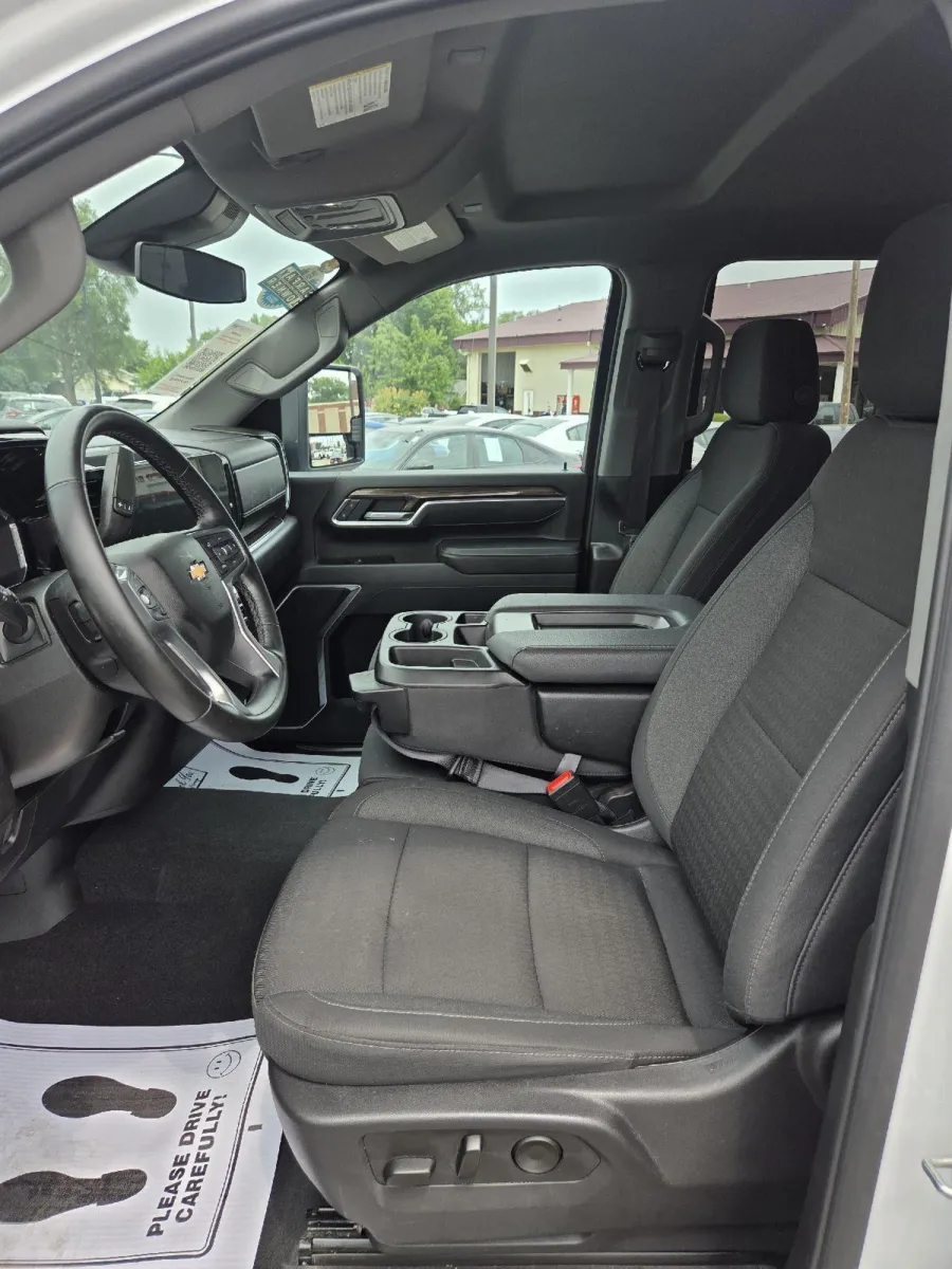 Chevrolet Silverado photo 12
