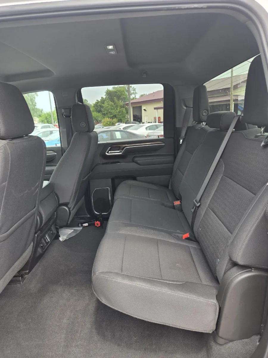 Chevrolet Silverado photo 14