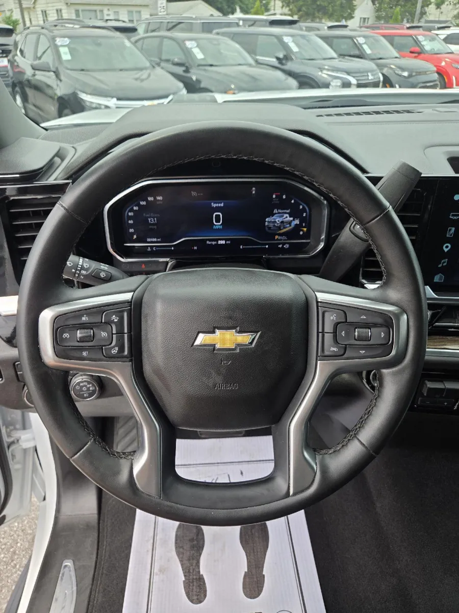 Chevrolet Silverado photo 17
