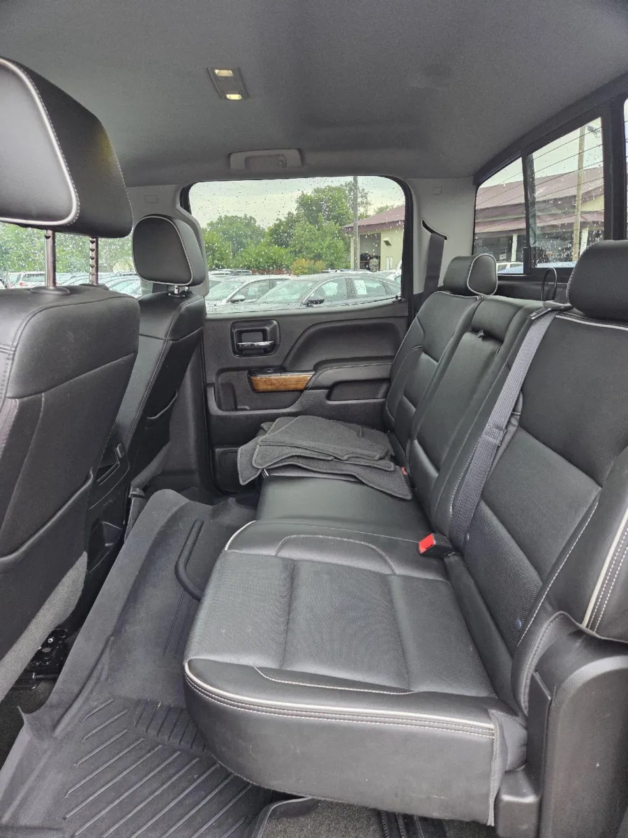 Chevrolet Silverado photo 14
