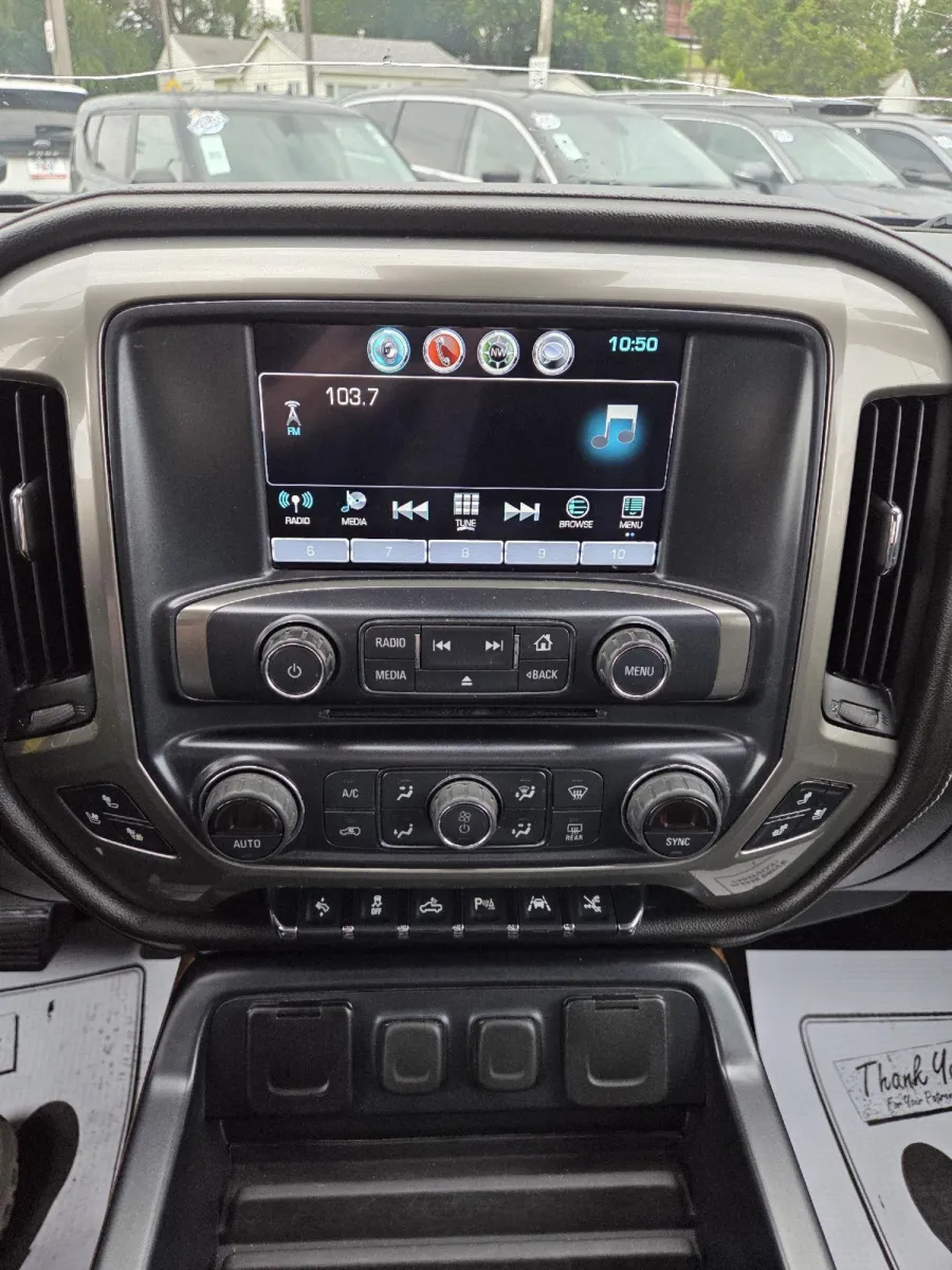 Chevrolet Silverado photo 18