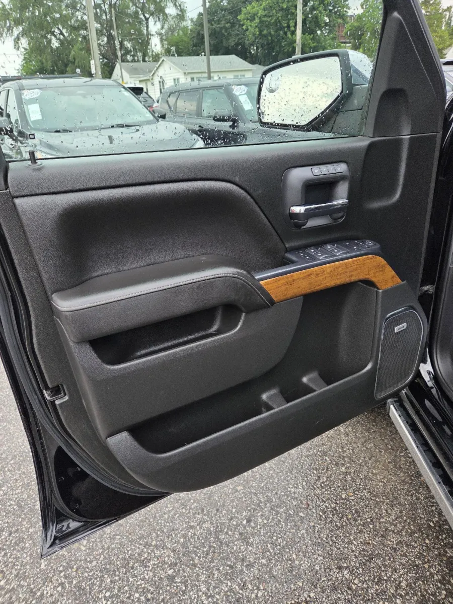 Chevrolet Silverado photo 22