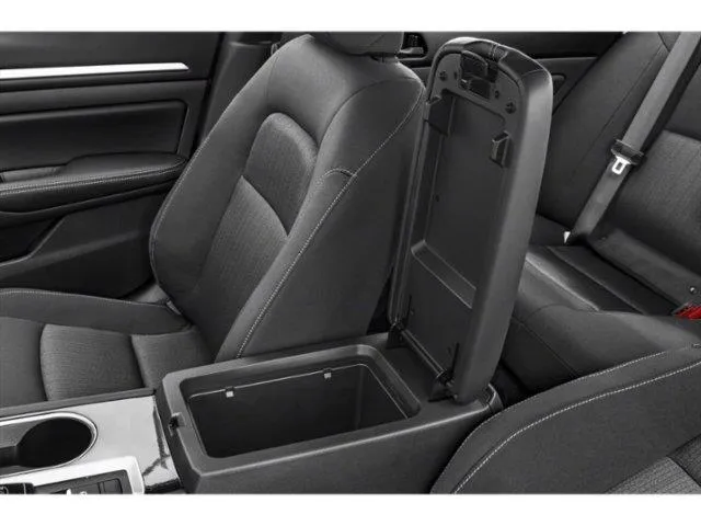 Nissan Altima photo 9