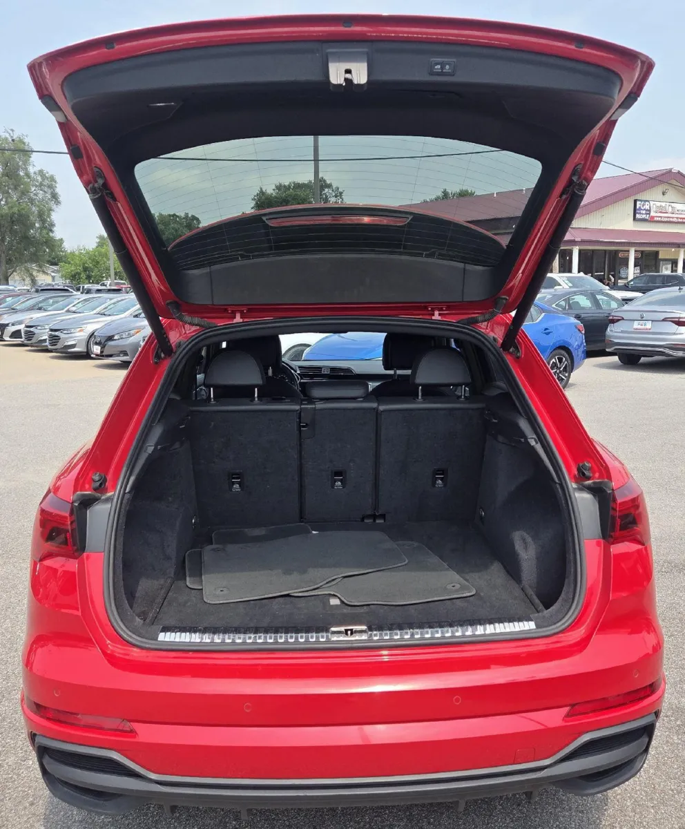 Audi Q3 photo 10
