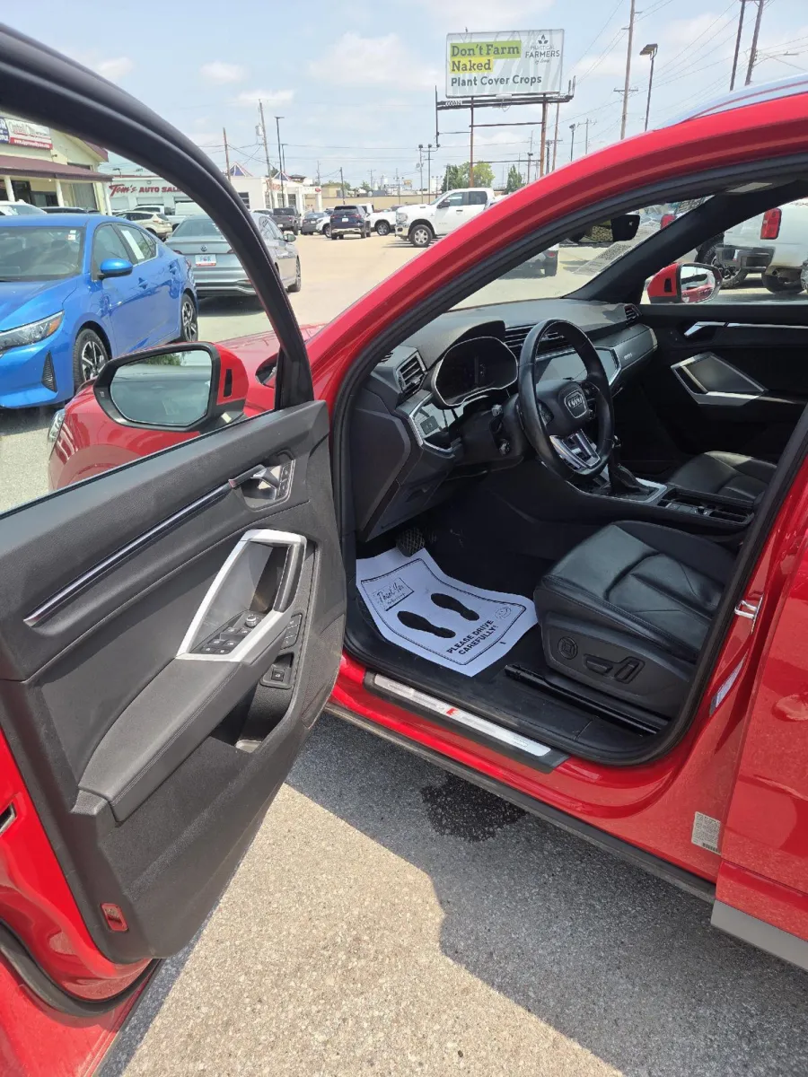 Audi Q3 photo 13