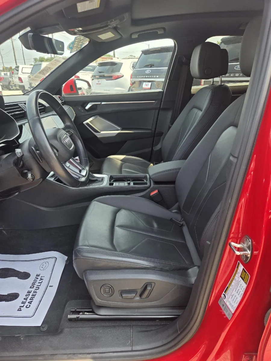 Audi Q3 photo 14