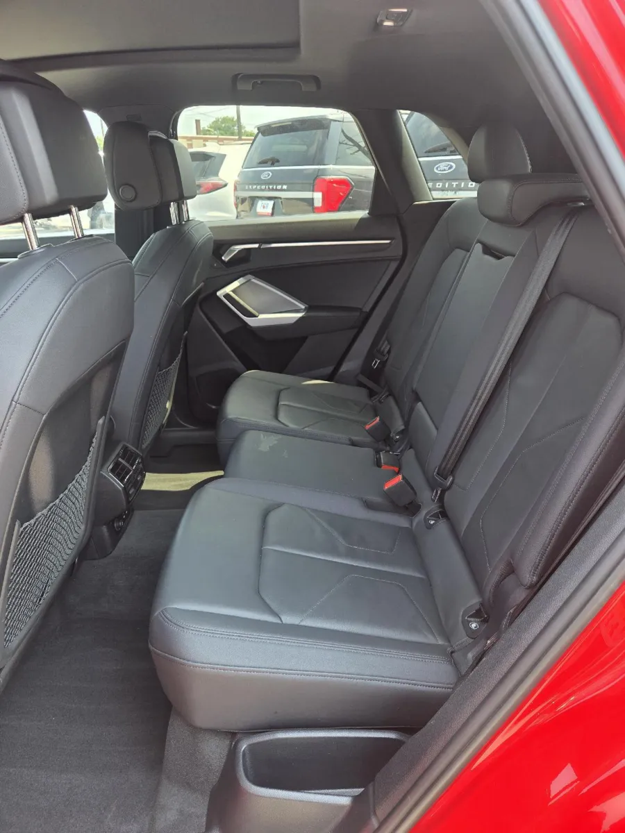 Audi Q3 photo 16