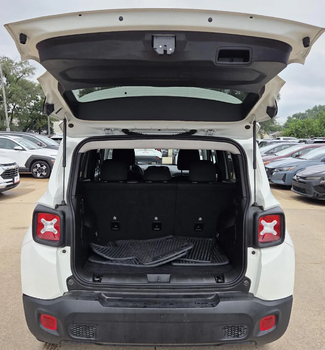 Jeep Renegade photo 9