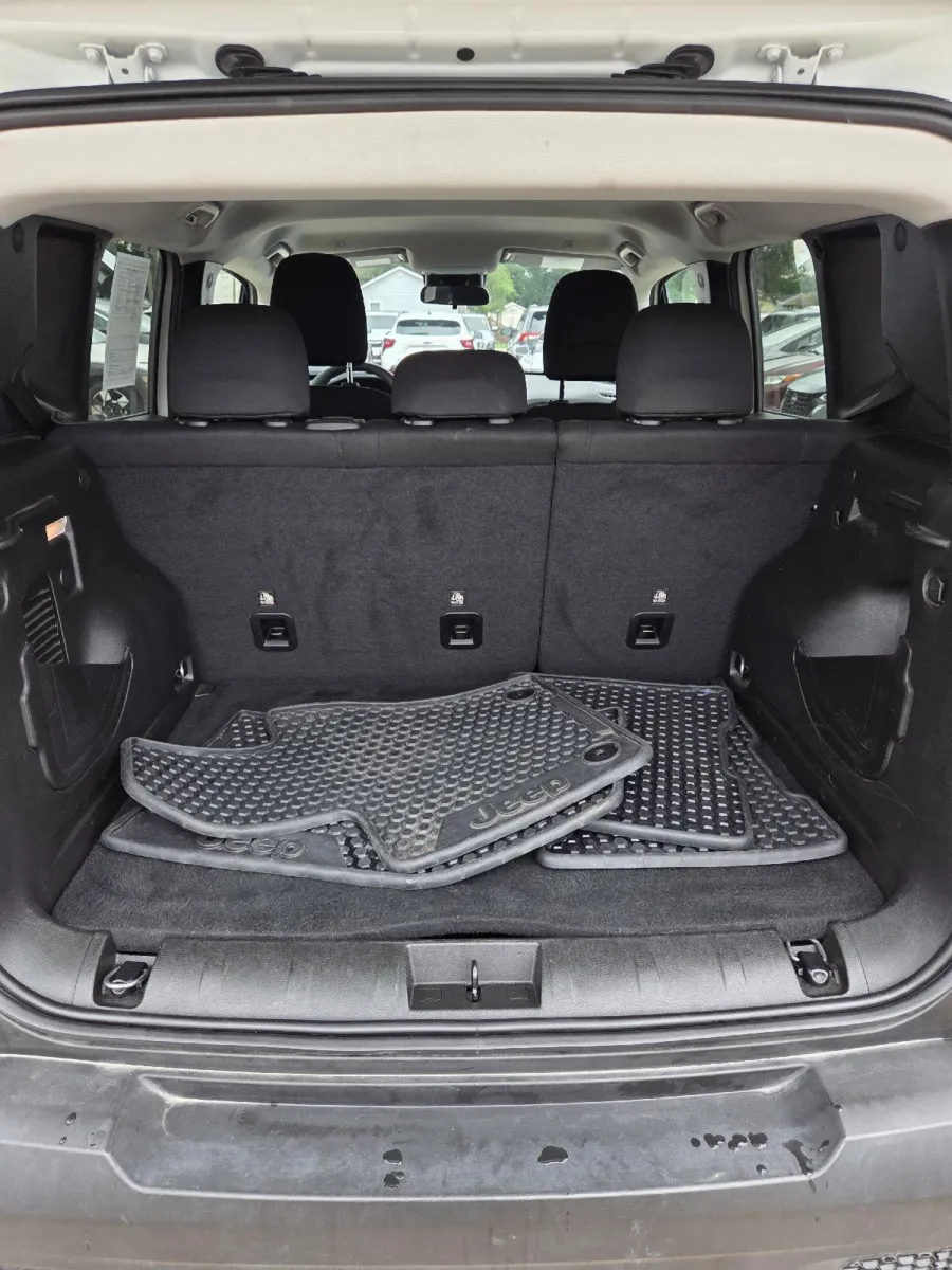 Jeep Renegade photo 10